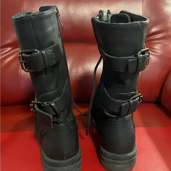Black Women's Lace-Up Boots - Picture 4 of 7